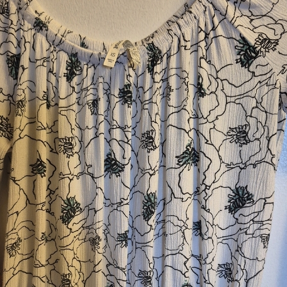 Mudd Floral and Striped Romper - Black, White, Red, Blue - Picture 6 of 8